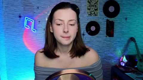 Snapshot of glo_lo chatting on March 4, 6:26 am Bye everybody Ill be online Monday December 2nd Saturday and Sunday off online show from March 4, 6:26 am