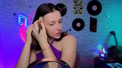 Snapshot of glo_lo chatting on February 12, 6:40 am Bye everybody Ill be online Monday December 2nd Saturday and Sunday off online show from February 12, 6:40 am