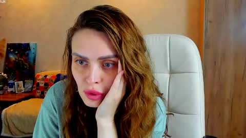 Gloria Wood online show from June 6, 8:15 pm