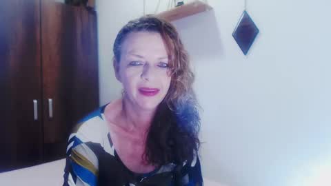 Snapshot of gloriawhitte7 chatting on December 20, 11:43 am gloriawhitte7 online show from December 20, 11:43 am