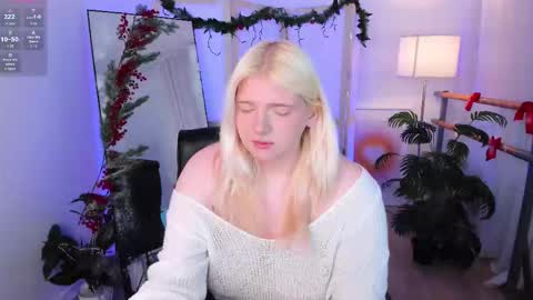 glowkittenx online show from December 19, 7:15 am