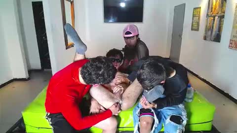 THOMAS AND DAMIAND online show from December 21, 6:58 pm