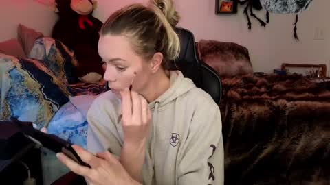 Patricia Mars           Goddess of Mars twitter thegoddessmindy online show from January 28, 2:53 pm