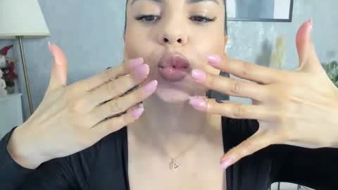 Snapshot of goddessmiaa chatting on December 3, 6:33 pm Mistress online show from December 3, 6:33 pm