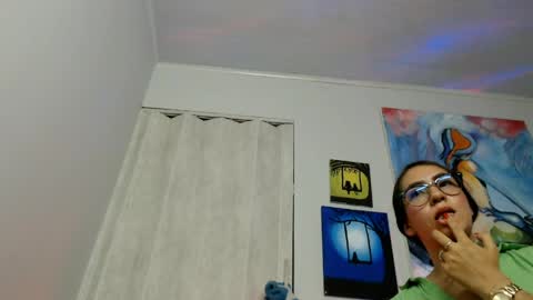  Naih Reyes online show from April 27, 5:16 am