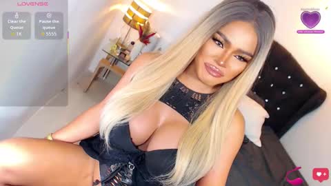 Snapshot of goddesss_hera chatting on October 17, 9:19 pm Miss Anna online show from October 17, 9:19 pm