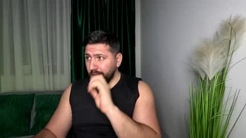 gold_alpha_boy online show from April 18, 7:07 pm