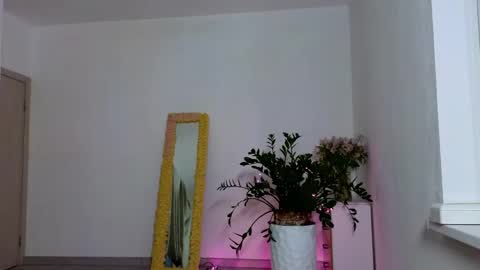 Flora online show from April 11, 6:12 pm