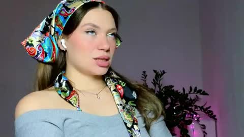 Flora online show from April 13, 8:13 pm