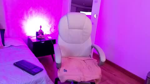 golden_muse online show from April 21, 3:57 am