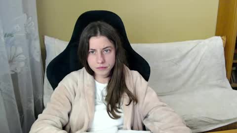Elizabeth Effie online show from June 4, 5:19 pm