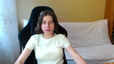 Elizabeth Effie online show from June 15, 2:53 pm