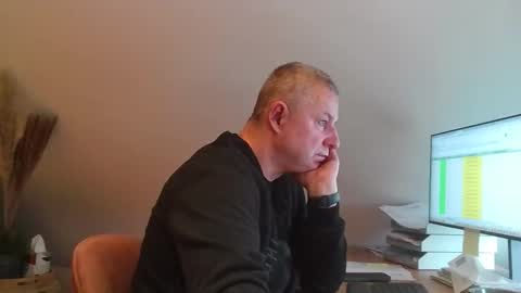 grau197077 online show from February 18, 9:42 am