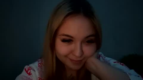 Snapshot of green_eyes_twinkl chatting on February 2, 7:35 pm Lina 3 online show from February 2, 7:35 pm