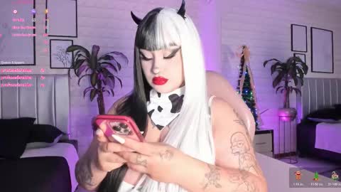   online show from December 5, 7:33 pm