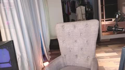 Greyslopez online show from October 24, 9:37 pm