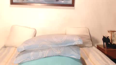 Snapshot of griseldax chatting on October 15, 4:49 am griseldax online show from October 15, 4:49 am