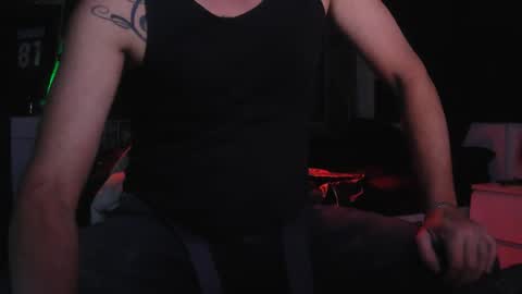 YOUNEEKWAYSTOPLEASEYOU online show from October 1, 4:39 pm