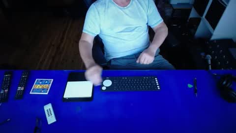 guesswhatigot2 online show from November 27, 8:22 am