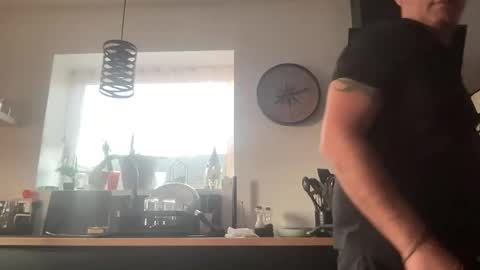 guil0 online show from October 3, 10:12 am