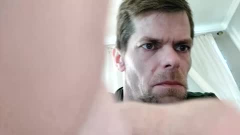 gunnarssonbenni33 online show from April 18, 7:40 pm