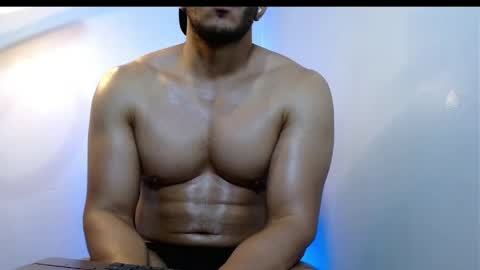 holl latino online show from April 18, 4:47 am