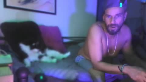 guyst049 online show from March 12, 3:05 pm