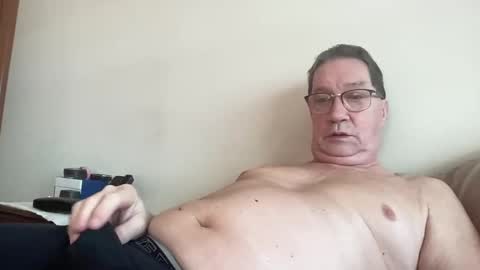 Snapshot of gwashere4u chatting on February 17, 1:33 pm gwashere4u online show from February 17, 1:33 pm