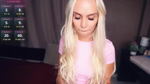 Snapshot of gwenbudlong chatting on October 24, 7:31 am Sofia online show from October 24, 7:31 am