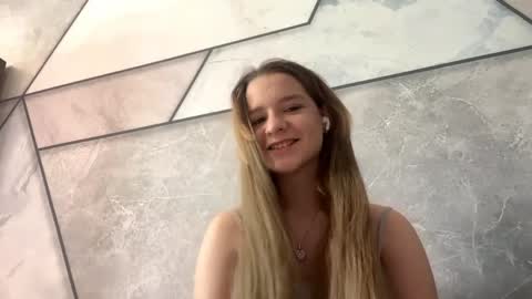 Naomi online show from June 4, 8:09 am