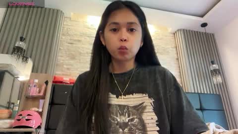 Gwyn online show from March 30, 1:27 am