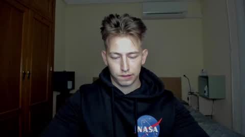 Oliver online show from March 1, 7:48 pm