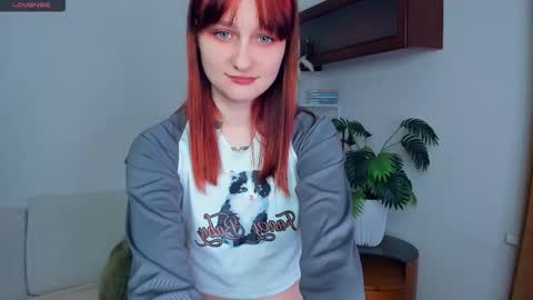 Kelly  Lilly online show from November 18, 6:44 pm