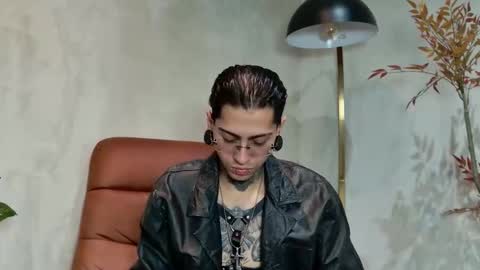 Snapshot of hades_hellhunt chatting on October 11, 2:00 pm hades_hellhunt online show from October 11, 2:00 pm