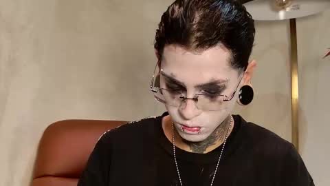Snapshot of hades_hellhunt chatting on October 12, 2:20 pm hades_hellhunt online show from October 12, 2:20 pm