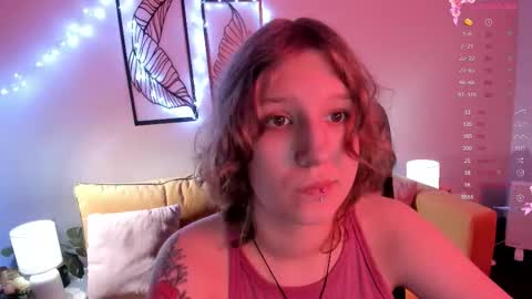 Snapshot of haileyfoxy chatting on October 22, 8:50 am Hailey online show from October 22, 8:50 am