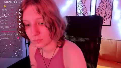 Snapshot of haileyfoxy chatting on October 23, 9:00 am Hailey online show from October 23, 9:00 am