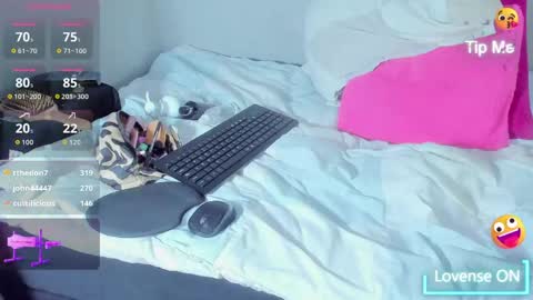 haileystonei online show from April 22, 11:39 am