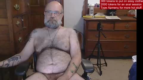 HairyDaddyBear69 online show from May 11, 12:45 pm