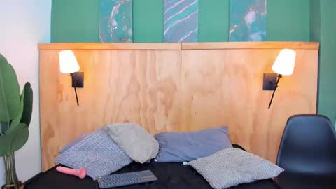 Halley Lorens online show from September 9, 10:10 pm