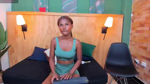 Halley Lorens online show from September 27, 7:22 pm