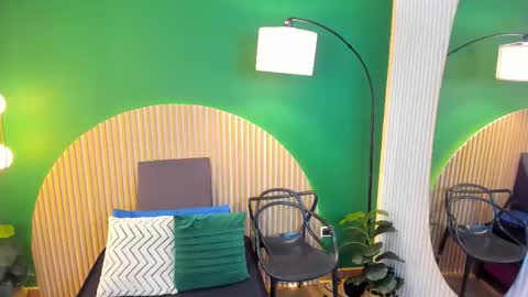 Halley Lorens online show from September 29, 6:07 pm