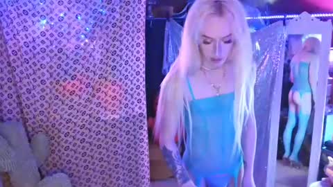 halovalentine online show from March 8, 7:53 pm