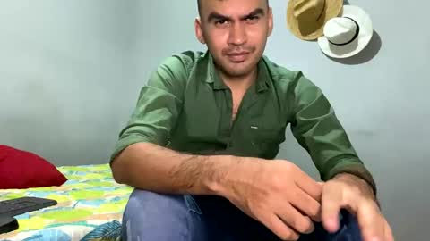 hamiltong12 online show from November 28, 6:32 am