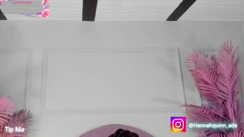 hanaahquinn online show from April 19, 11:33 am