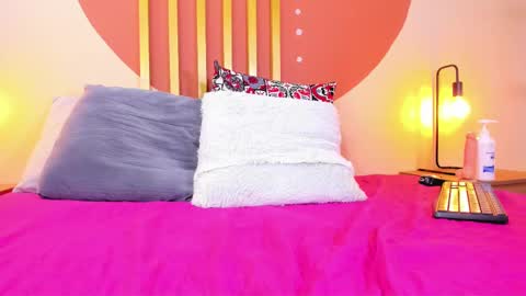 Snapshot of hanah_greey chatting on February 25, 1:43 pm HANAH  online show from February 25, 1:43 pm
