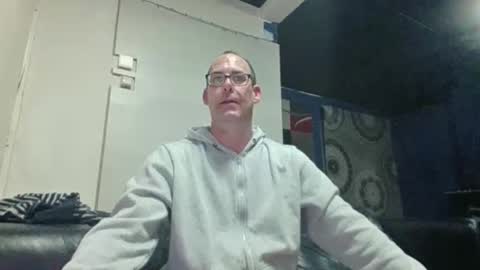 handsomeguy4ever online show from March 15, 8:34 pm