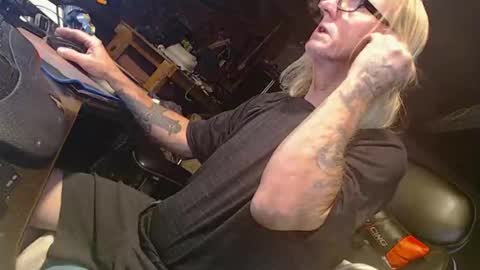 handystud33 online show from April 23, 10:01 am