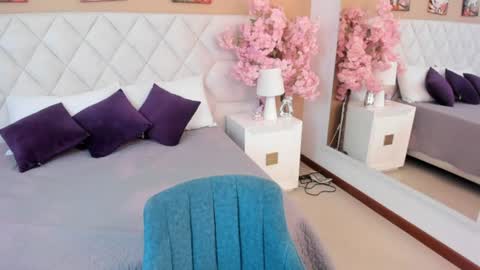 hanna__collins_ online show from July 13, 1:15 pm