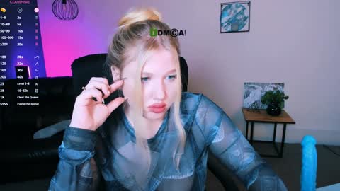 hanna_blondee1 online show from December 29, 7:32 pm